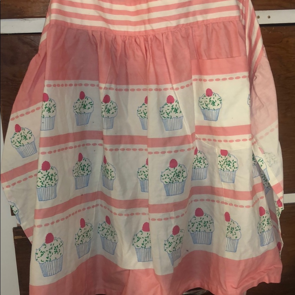 Apron - Picture 2 of 3